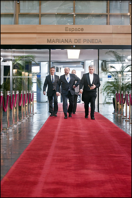 President Schulz at the red carpet entrance after the visit of Joachim Gauck, President of Germany