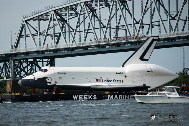 Space Ship Enterprise Shuttle passing under the Memorial Bridge with crowd cheering on top.