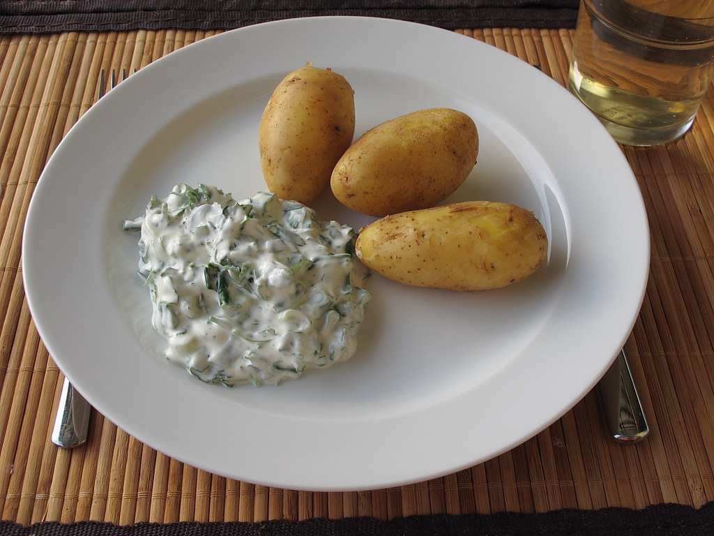 Neue Kartoffeln mit Kräuterjoghurt | Gourmandise | Flickr