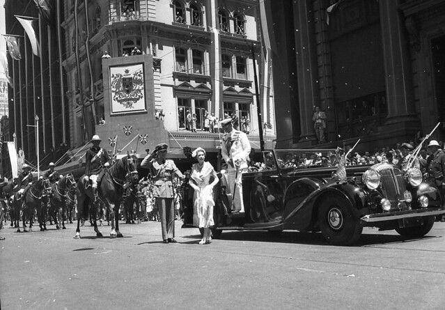 Queen Elizabeth arrives at the Cenotaph, Sydney, during the Royal Visit, 1954 / photographer Jack Hickson