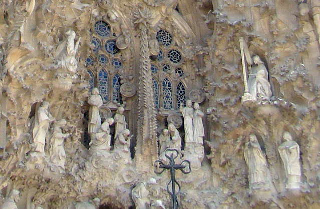 Portal de la Caridad esculturas fachada noreste de Nacimiento exterior templo de la Sagrada Familia Barcelona 20