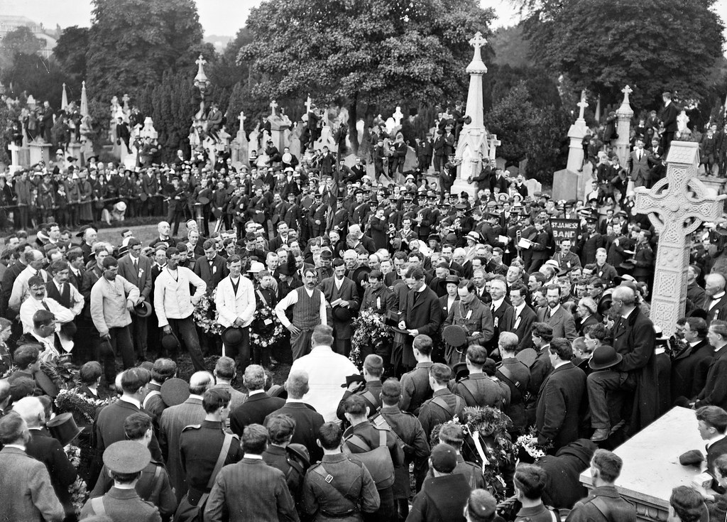 Funeral of O'Donovan Rossa, graveside in Glasnevin Cemetery, St. James's band, crowds