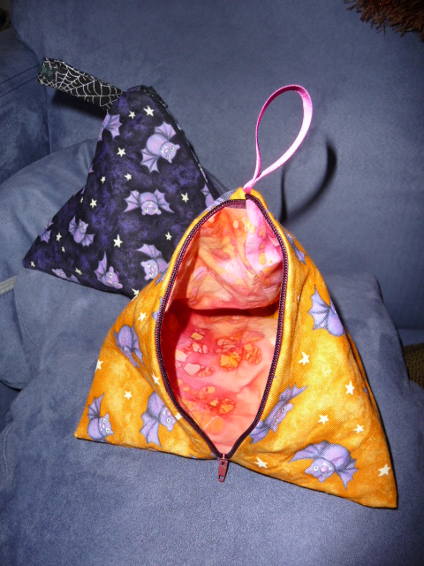 Pyramid Bags | Happy Haunting pyramid bags, using Craftster … | Flickr