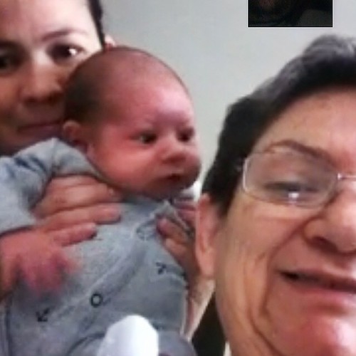 En video llamada con mi ama, mi cuñada y el nuevo Hinojos!!... :D #newborn #baby #videocall | by davidhinojos