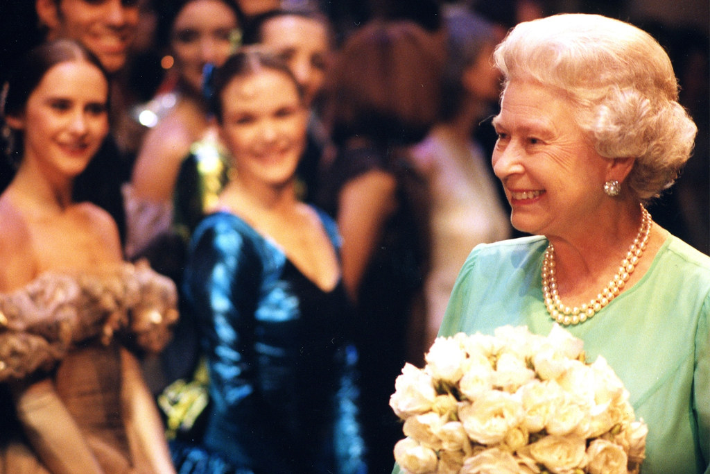 Her Majesty Queen Elizabeth II and Artists of The Royal Ballet, Golden Jubilee Gala 23 July 2002 © Rob Moore/ROH 2002
