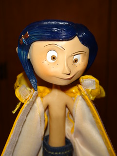NECA Coraline Raincoat Bendy 7 Doll - Raincoat Open - Mi 