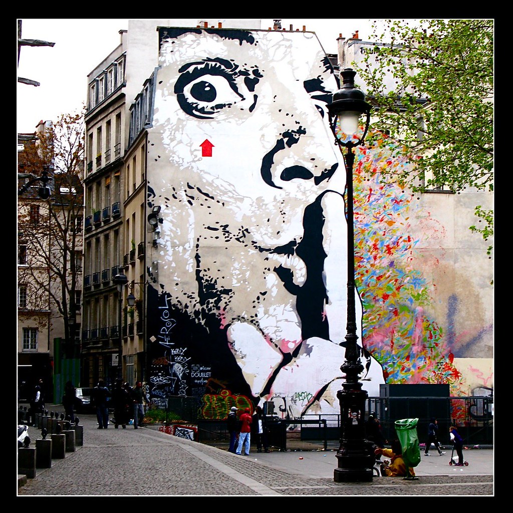 De street. Бэнкси в Париже. Стрит арт Зевс Париж. Уличное искусство в Париже. Парижские граффити.