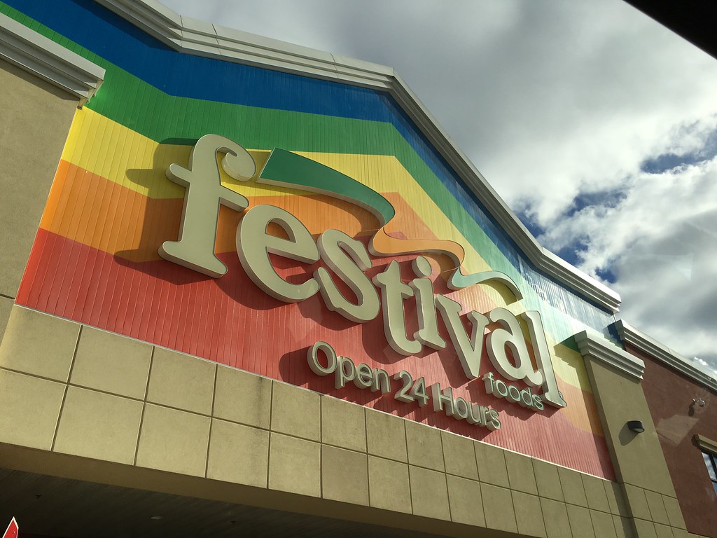 Festival Foods Manitowoc, WI The facade above the entry t… Flickr