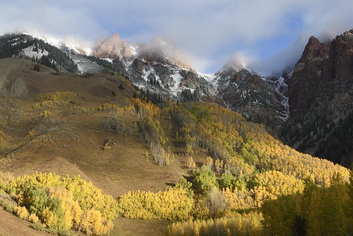 nikon d500 landscape nature aspen trees colorado maroon bells lake blue sky clouds fall