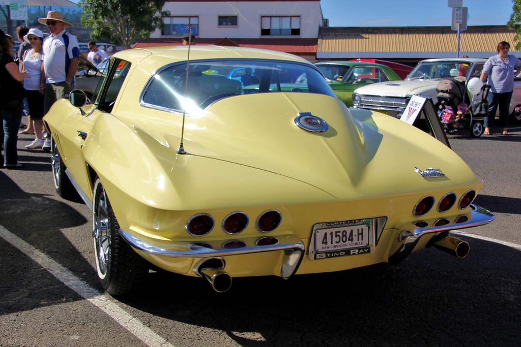 Image of 1966 Chevrolet C2 Corvette Sting Ray coupe