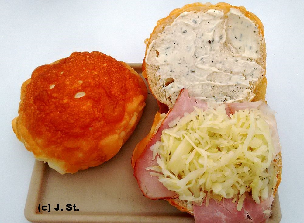 Käsebrötchen mit Kraut / Cheese bun with kraut | Frühstück d… | Flickr