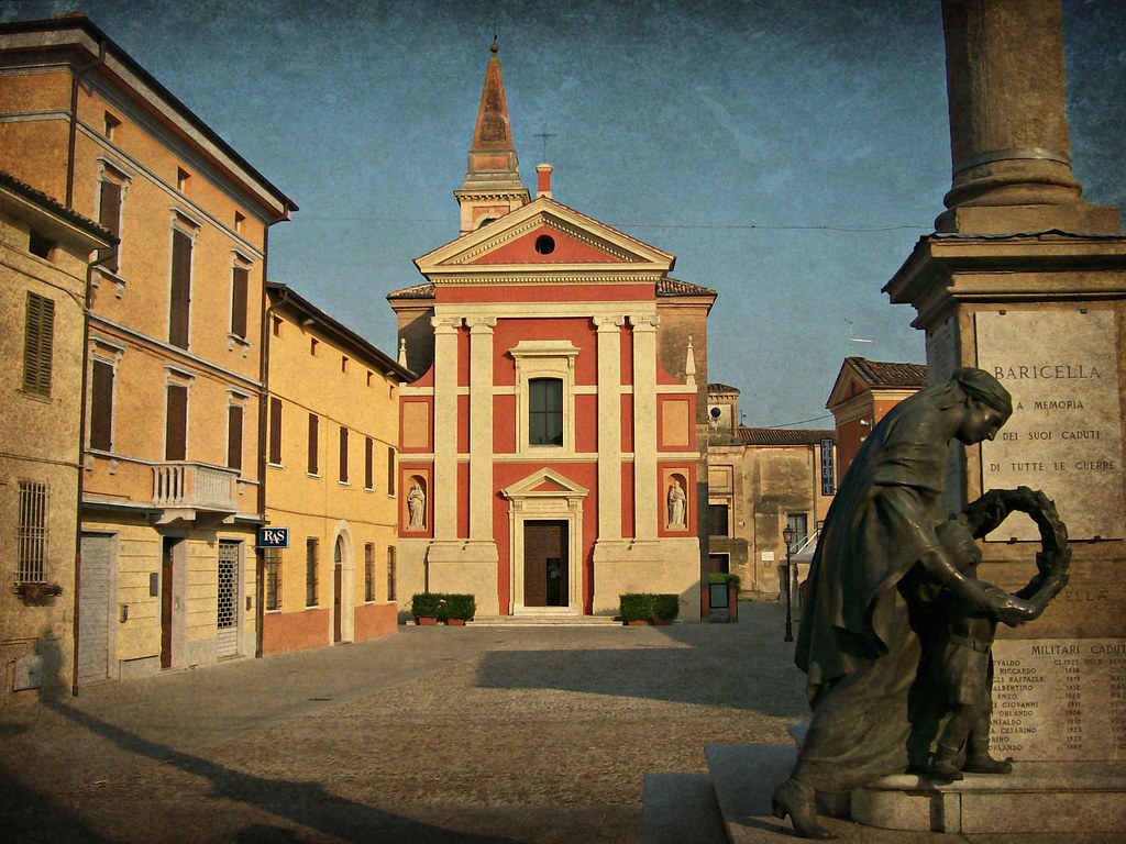 Baricella (Bologna), piazza Carducci