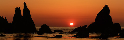 japan sunrise seashore 海 太平洋 日の出 橋杭岩 串本 和歌山県 東牟婁郡