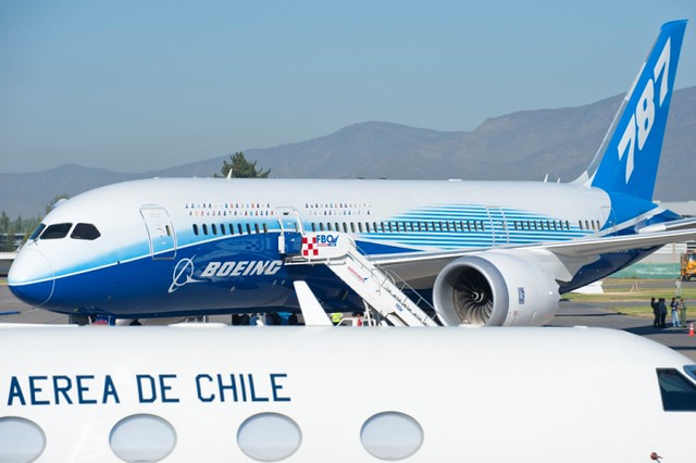 787 Gets Ready for Guests in Santiago