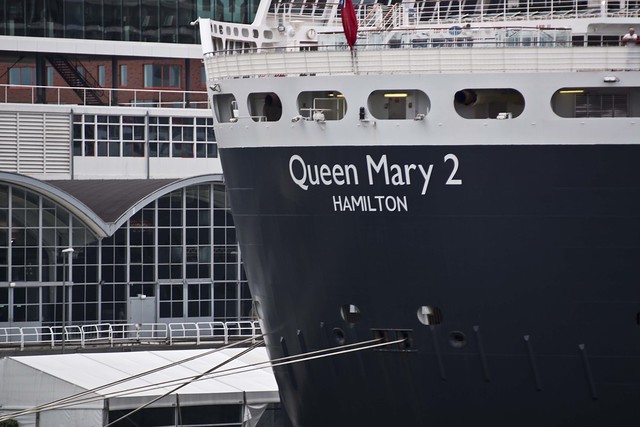 Queen Mary 2 in Rotterdam