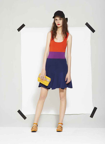 fashion style, beautiful girls, sexy body, suitable dress, luxury bags, popular clutches, for women, for ladies | by breezewavey