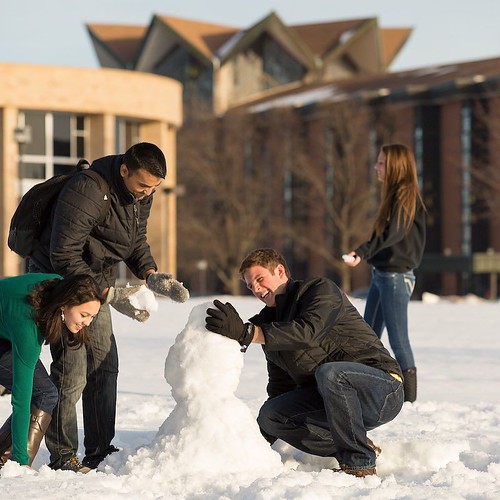 When it snows, you have two choices: shovel or make snowmen. #MondayMotivation