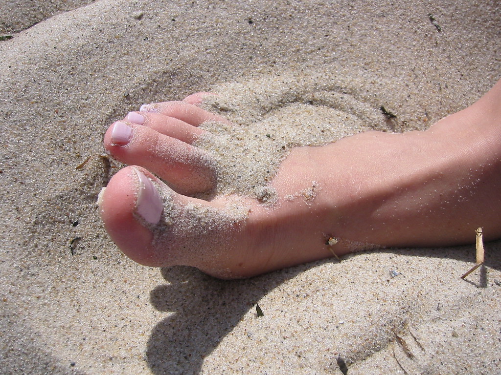 feet in the sand on the beach Daniela Müller Flickr