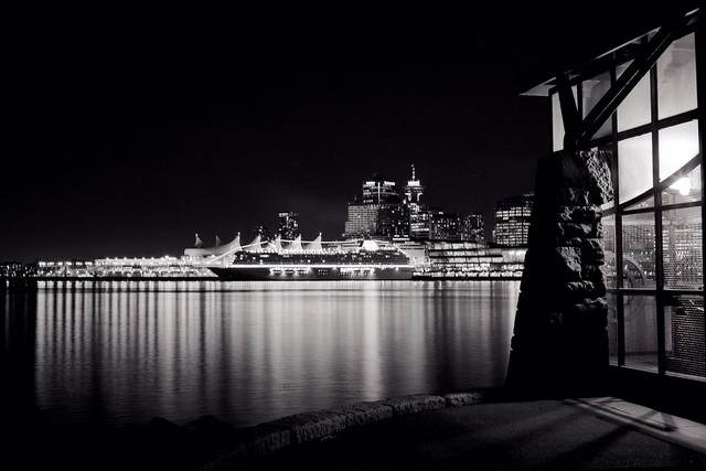 Vancouver Night （Zeiss Ikonta 521/2  year 1947 )