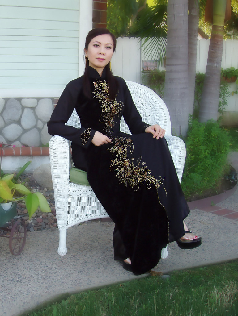 Black Ao Dai Vietnamese Traditional Dress, Vietnamese Woman…