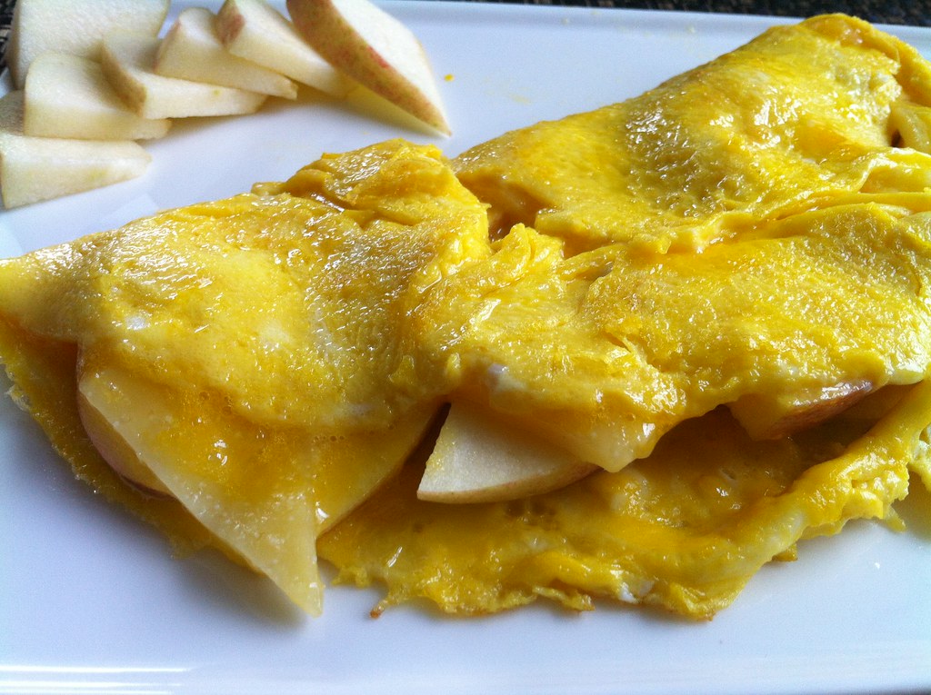 Apple-Cheddar Omelet