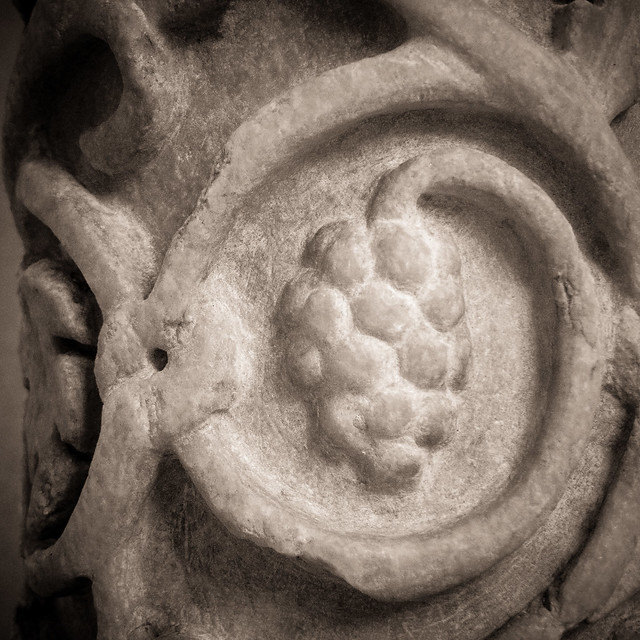 Colonne à fût décoré de pampre de vigne (Sud-Ouest de la Gaule, Ve ou VIe s.), Musée du Louvre (Paris, France)