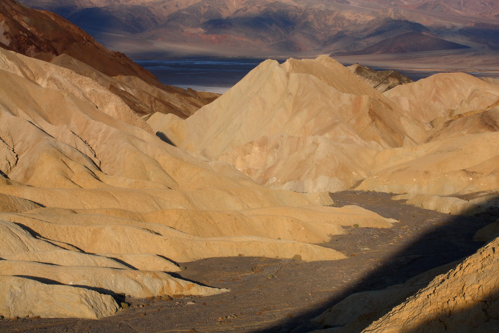 Death Valley: Golden sunrise