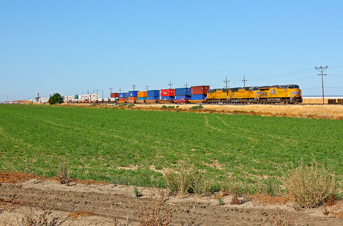 railroad trains freight farmfields intermodal calp unionpacificrailroad dixoncalifornia znpoa upmartinezsubdivision