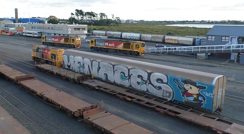 graffiti diesel freighttrains westfield freighttrain goodswagons dlclass newzealandrailways dhclass dh2845 dl9020 aucklandsuburbanlines dl9187 westfielddepot