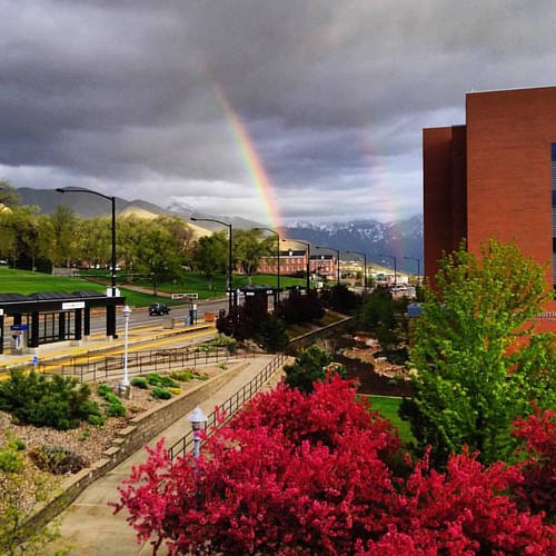 Last week's rainbow ended where?!? ???? ????: @cindychen101  #uofu #universityofutah #utwx #rainbow