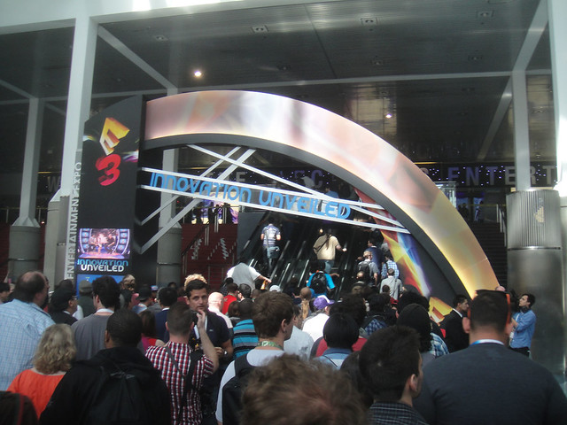 E3 Expo 2012 - the crowds enter