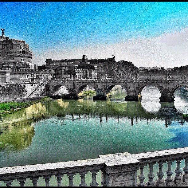 El Río Tiber cruza la ciudad de Roma y separa el llamado b… | Flickr