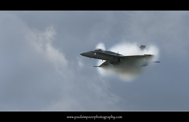 Aircraft vapour cloud