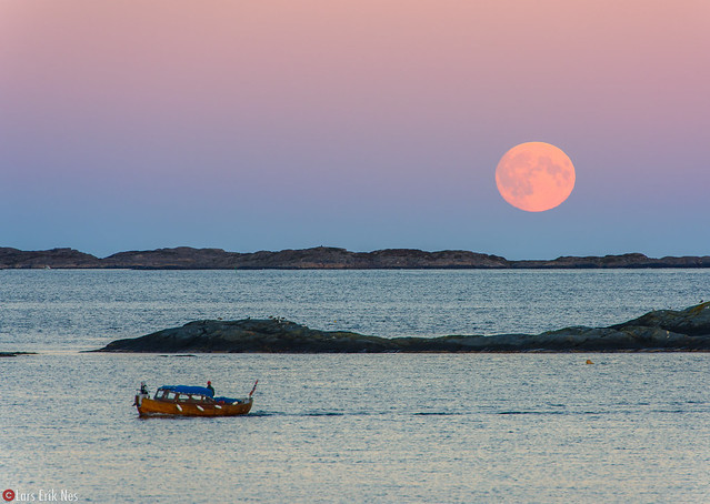 Old boat and supermoon 2