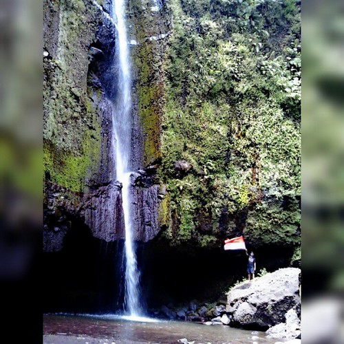 Bukan AMERICA Apalagi AUSTRALIA, This Is TASIKMALAYA.  Location:  #CurugPutih    #BestPic #Instagram #Nice #Mtma #traveling #Tasikmalaya #exploreTasikmalaya #exploreindonesia #adventure #traveler #ind by ubech_poker, square squareformat iphoneography instagramapp uploaded:by=instagram foursquare:venue=4c248ed6f1272d