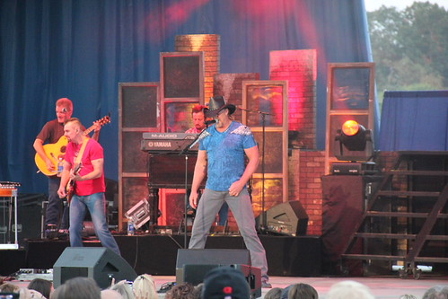 Trace Adkins | by statefairofwv