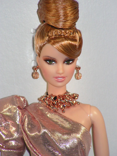 2011 Rush of Rose Gold Platinum Label Barbie Fan Club Exclusive Doll (6)