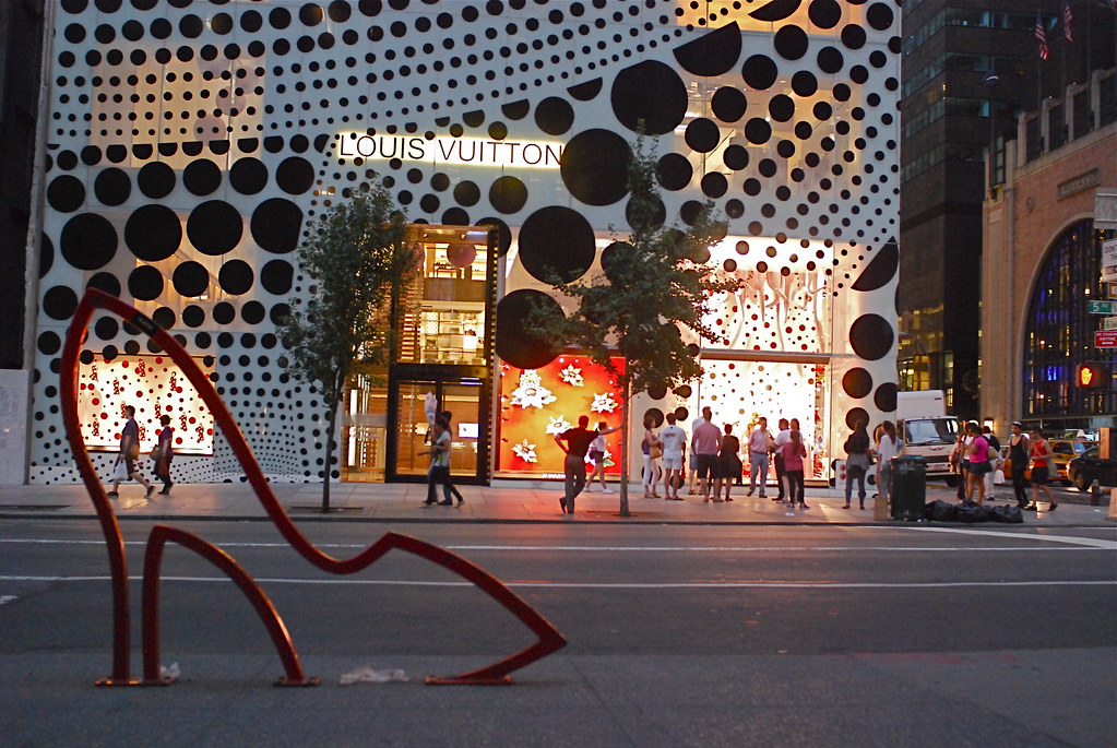 Noel Y. Calingasan • NYC on X: Louis Vuitton flagship store on Fifth Avenue  with the new Yayoi Kusama mural  / X