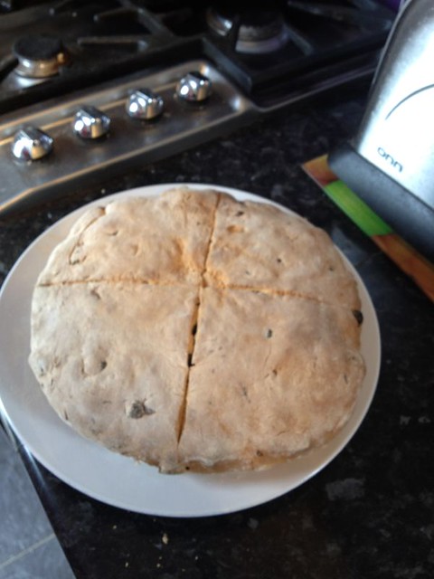 Soda bread with currants is ready