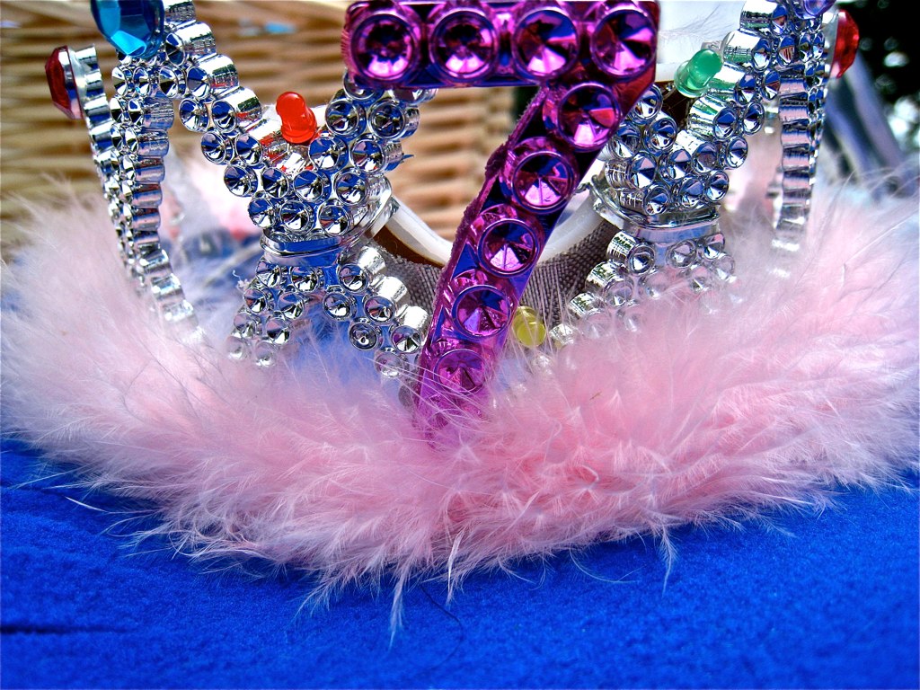 you'd just adore a bejeweled and feathered tiara, if you were a little girl turning 7 :)