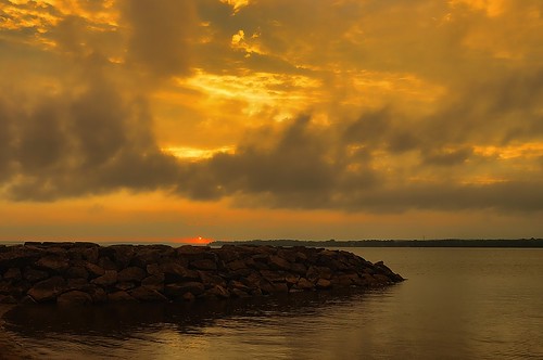 park sunset sky orange cloud sun west color reflection river landscape walk jetty ottawa britannia baech beyondhue