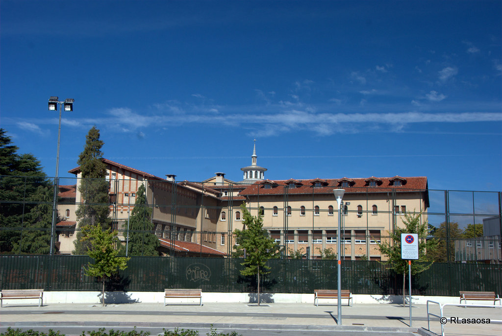 Calle Monte Monjardín, Pamplona | Vista del Colegio del Sagr… | Flickr