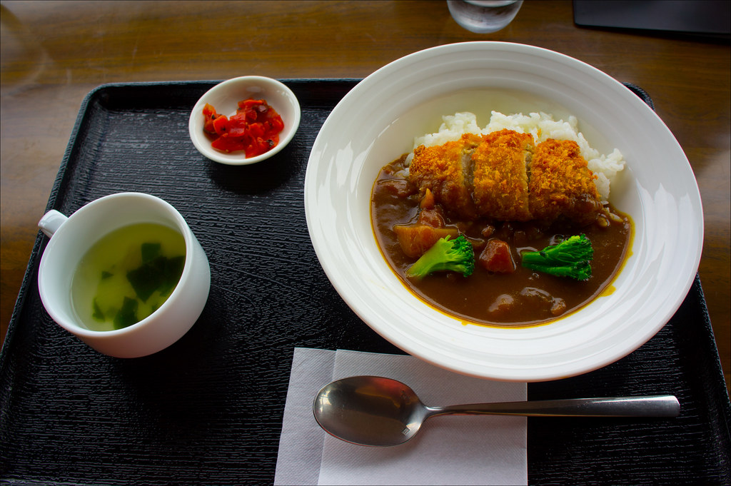 Katsu-kare, curry japon&eacute;s con cerdo empanado (Foto: Laura Tom&agrave;s)
