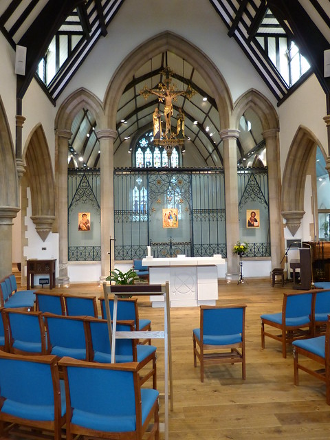 St Andrew's Church, Croydon -  Nave, facing altar and rood screen
