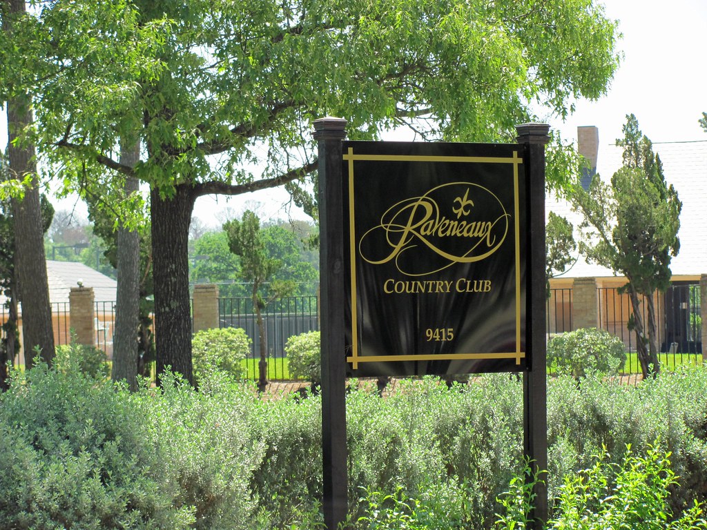 Raveneaux Country Club - sign