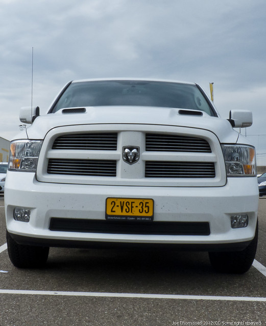 Dodge Ram 1500 (front)
