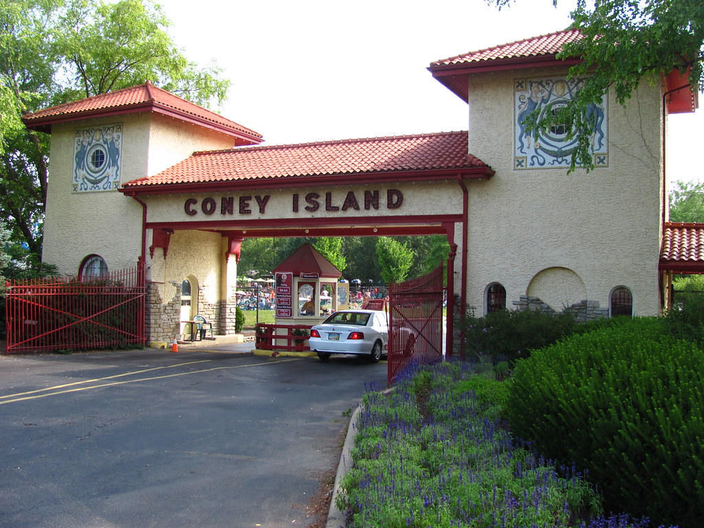 Coney Island 003. Photo by Jeremy Thompson; (CC BY 2.0)