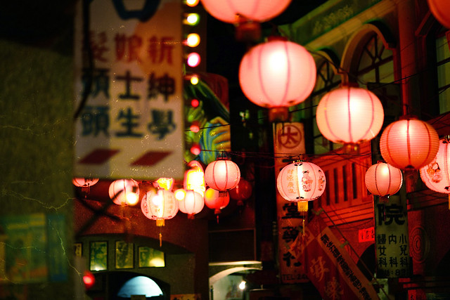 lantern 燈籠  .  Taiwan Taichung city. 台灣台中 . 攝於香蕉新樂園餐廳仰角   DSC_8145