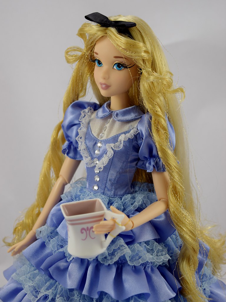 Limited Edition Alice in Wonderland 17'' Doll - Disney Sto… | Flickr