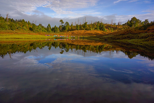 mountain lake reflection water landscape scenery hiking taiwan ilan yilan jialo